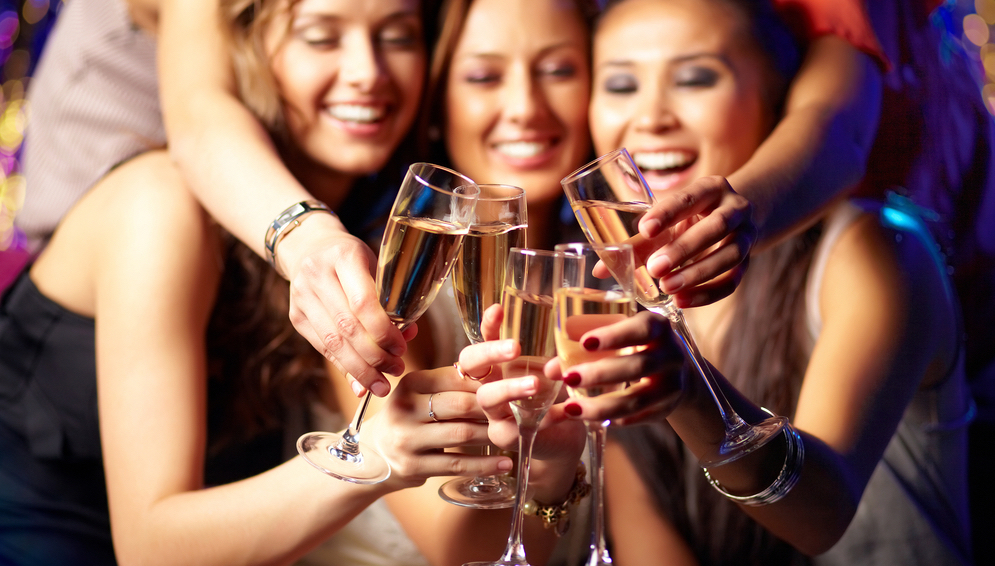 Group event package deal in Paris, Champagne Cruise Chicks
