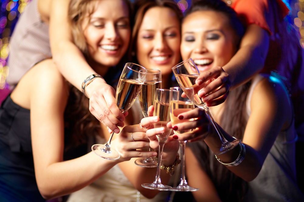 Group event package deal in in Paris, Champagne Cruise Chicks